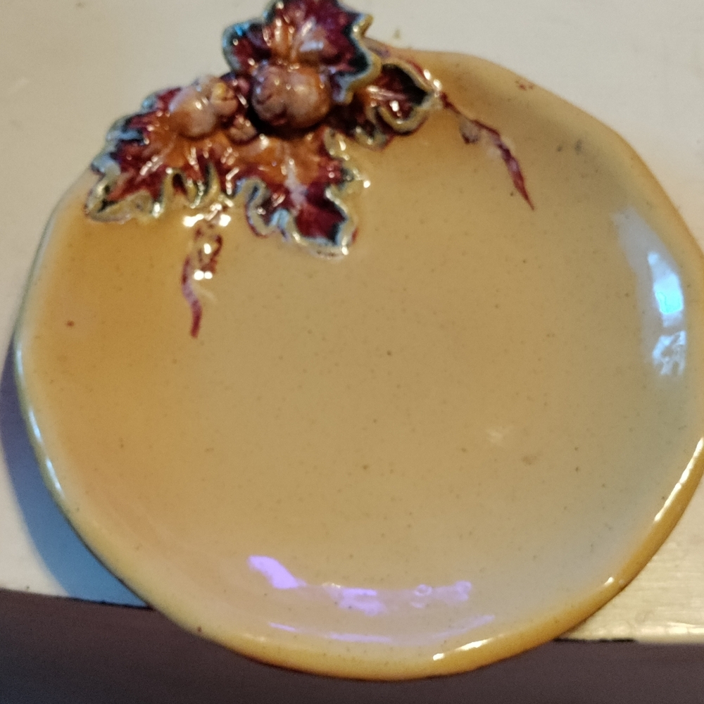 Acorn plate
